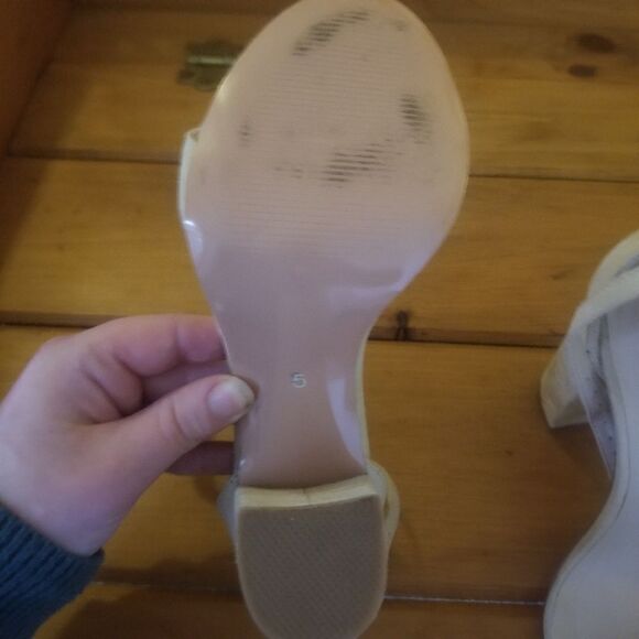 Tan Suede Heels Size 5 with 4 inch Heel - Picture 6 of 8